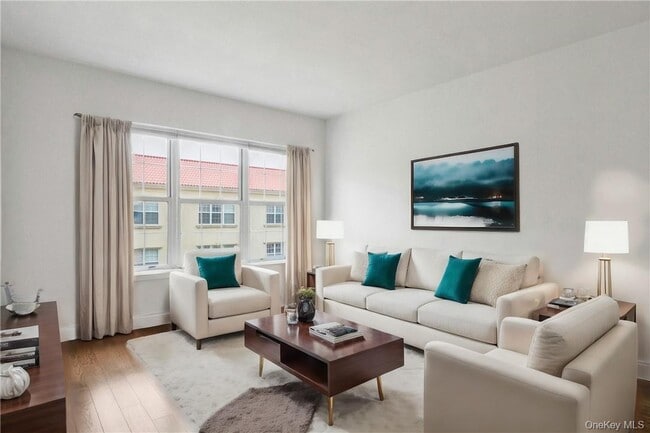 Building Photo - 10 Byron Pl