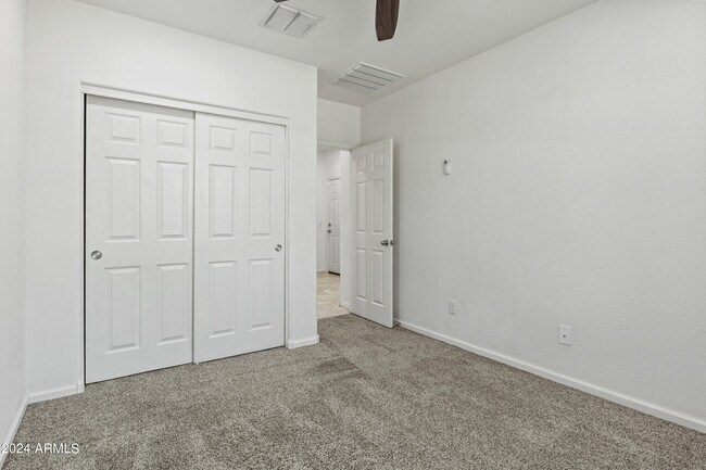 Building Photo - 5345 W Desert Hollow Dr