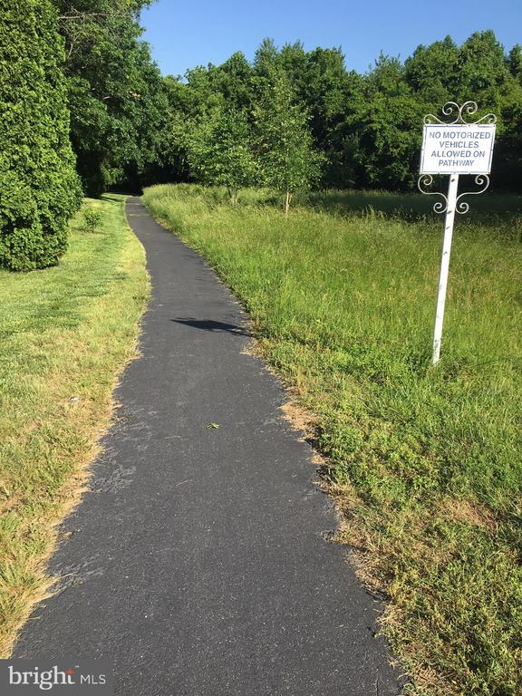 Building Photo - 13105 Windjammer Ave