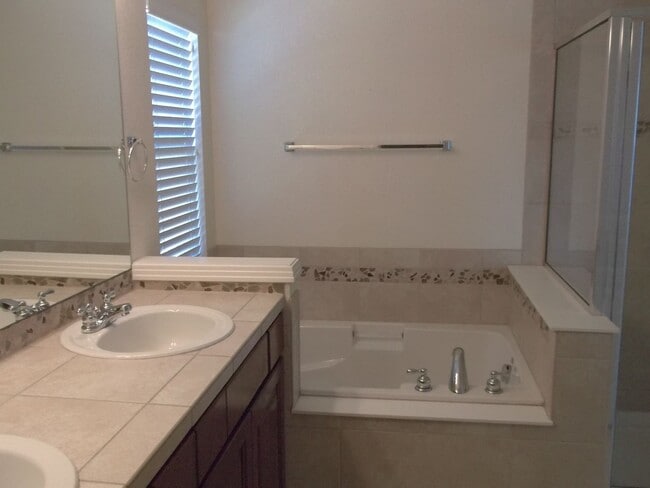Building Photo - 2621 Rock Creek Dr
