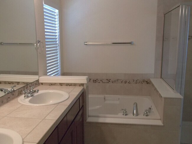 Building Photo - Comfortable & Roomy 3 Bedroom Home – Available August 10