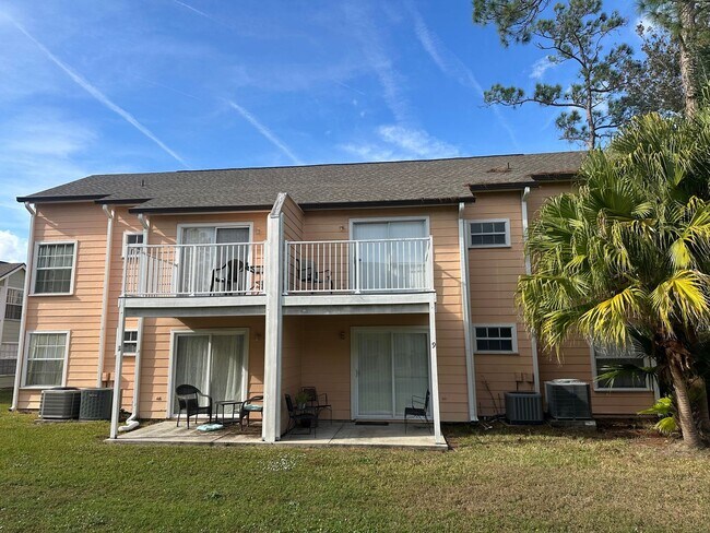 Building Photo - Spacious 3 bedroom condo, perfectly located near shopping & attractions!