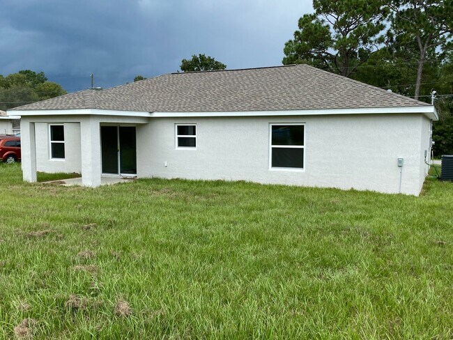 Building Photo - Custom Home - Desirable SE Ocala Neighborh...