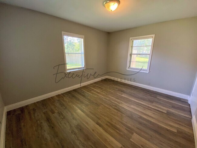 Building Photo - Updated 3-Bedroom Home with Bonus Room & F...