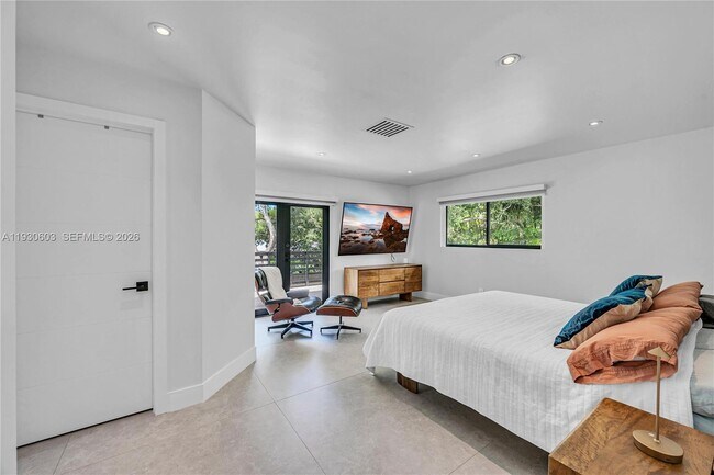 Building Photo - 11340 SW 74th Ct