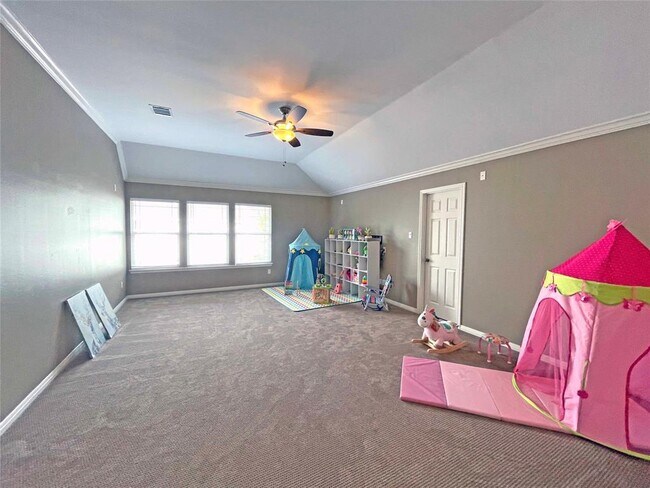 Building Photo - 9604 Big View Dr