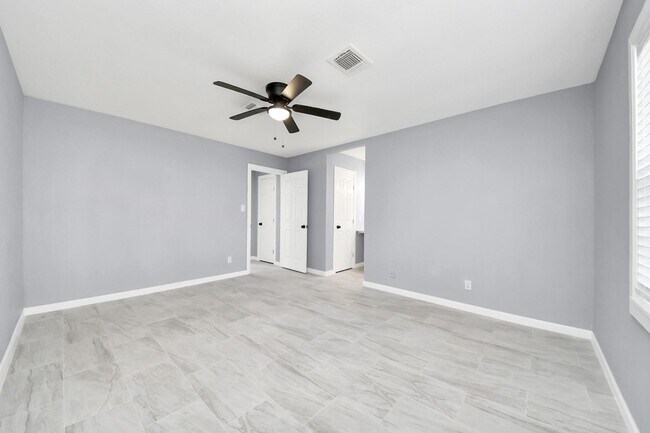 Building Photo - 5103 Karu Dr