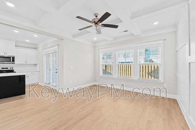 Building Photo - 3205 Venetian Dr