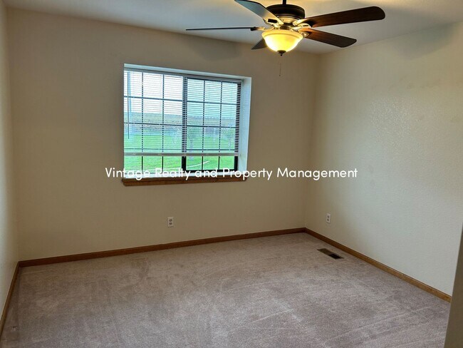 Building Photo - Available Soon!! Extra Big 5 Bedroom Country Home That You Have To See!!!