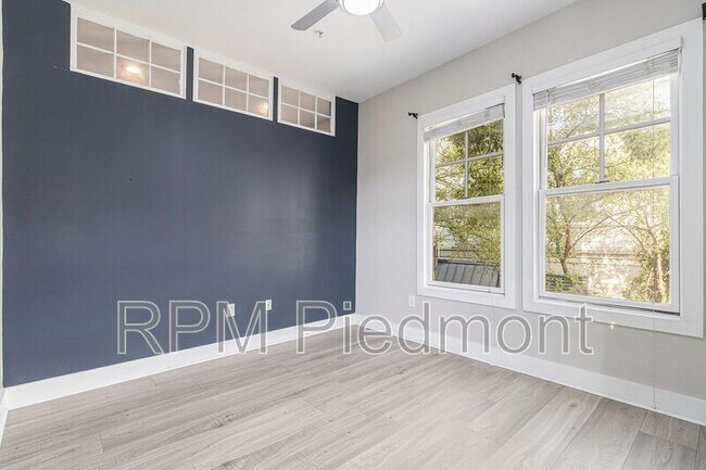 Building Photo - 925 Garrett St