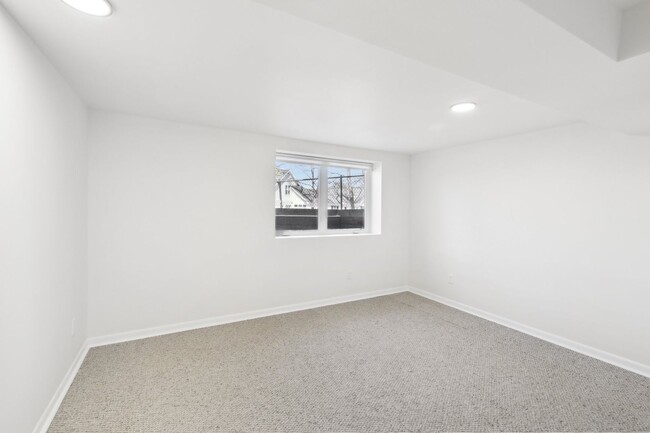 Building Photo - Updated 4-Bed 2-Bath SF Home with Lake Views & Great Entertaining Space in Monona