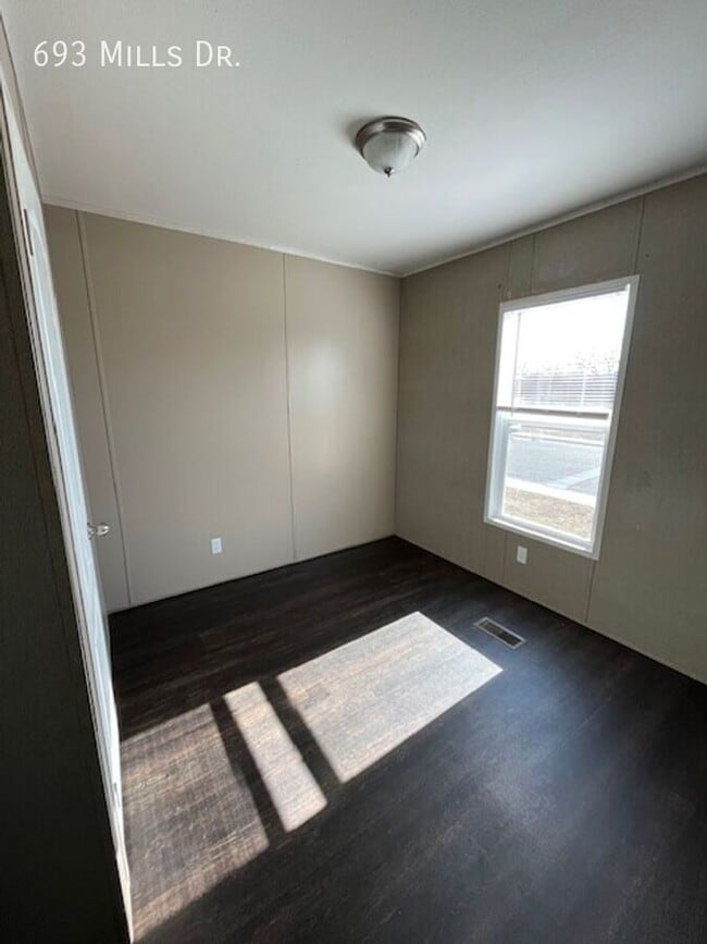 Building Photo - 693 W Mills Dr