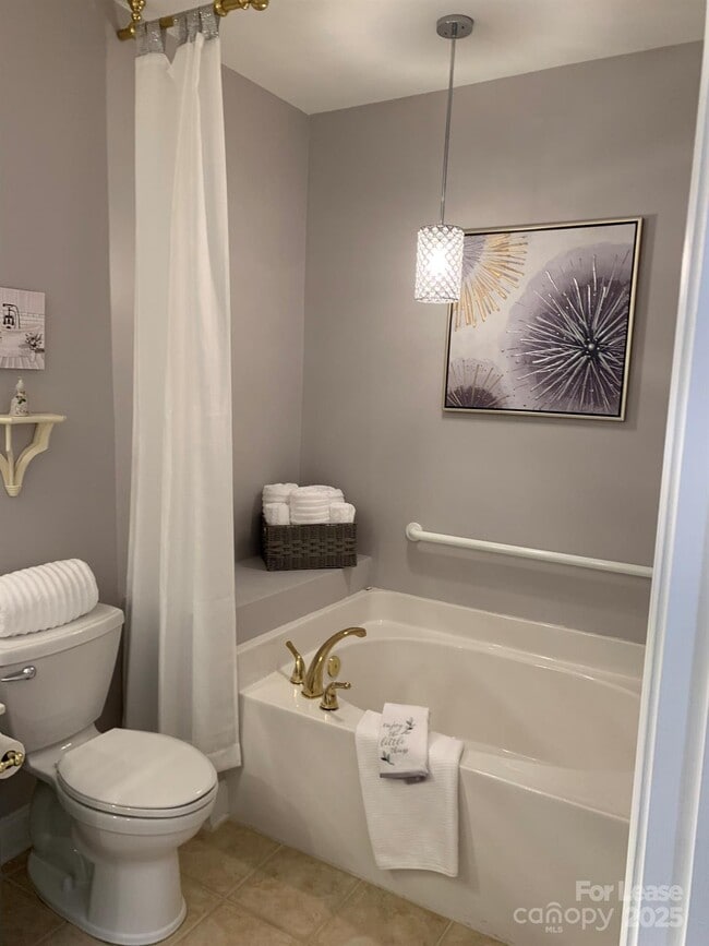 Building Photo - 9033 Rosalyn Glen Rd