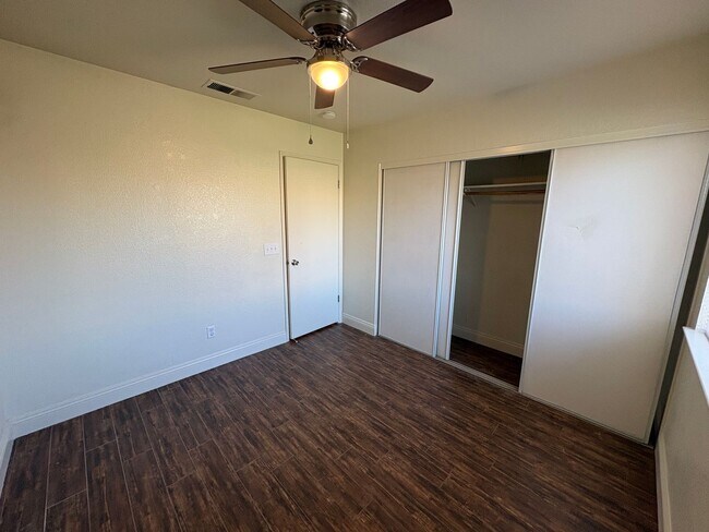 Building Photo - SE Visalia home Rent Ready!