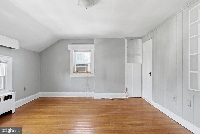 Building Photo - 142 N Washington St