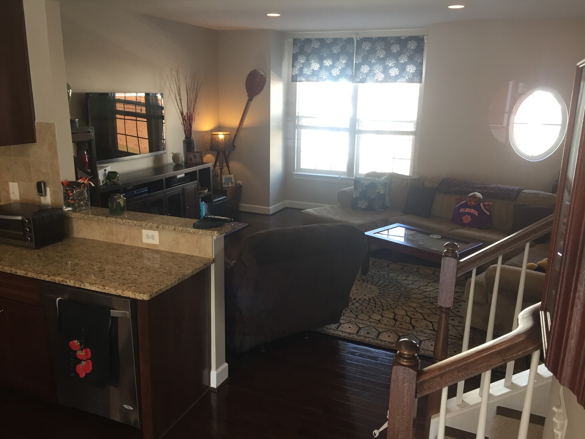 Building Photo - 6193 Royal Crest Ln