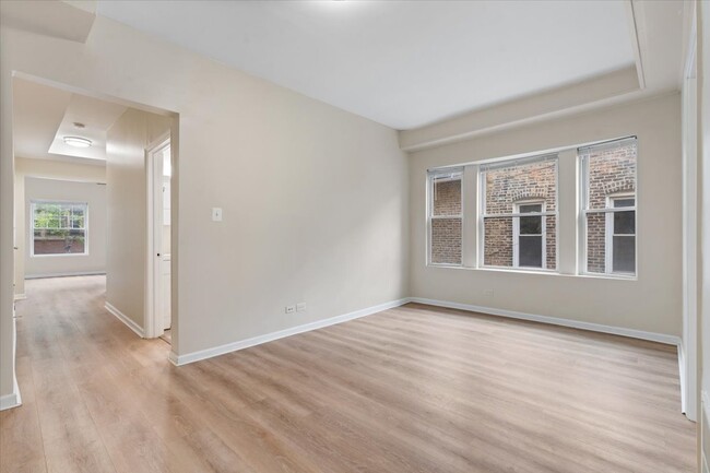 Building Photo - 3145 W Lyndale St