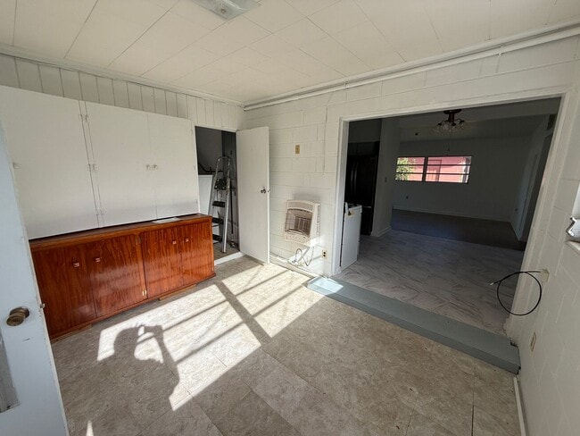 Building Photo - 3 bed 2 bath house at Royal Palm with 1200...