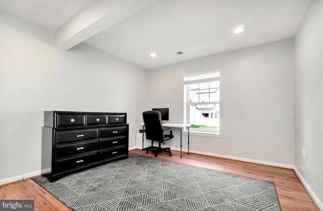 Building Photo - 437 Boxelder Dr