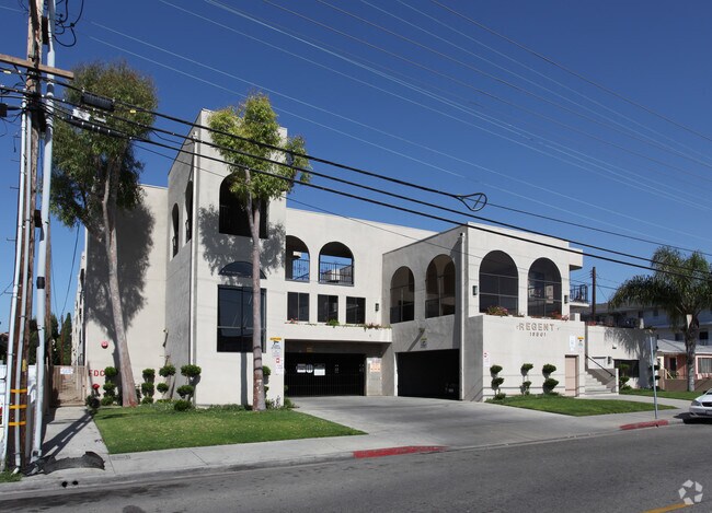 Building Photo - Regent