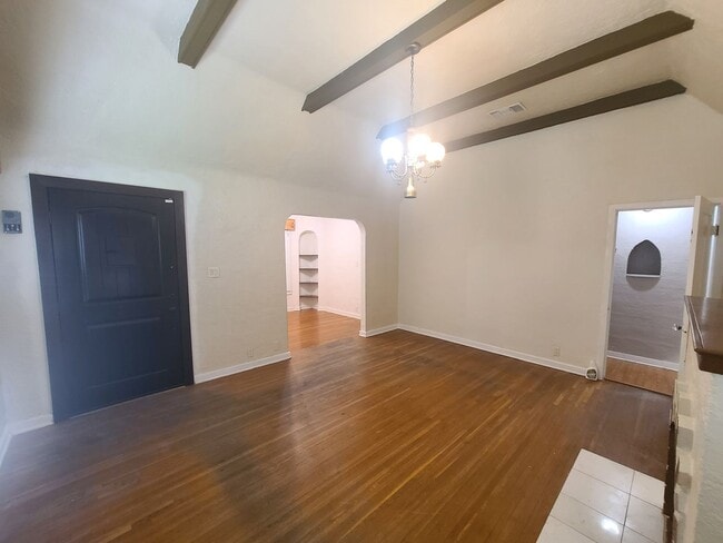 Building Photo - Home with All Utilities Included Now Available in Calexico!