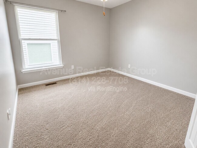 Building Photo - 555 Fortress Ct