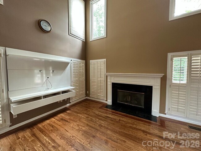 Building Photo - 9207 Sandpiper Dr