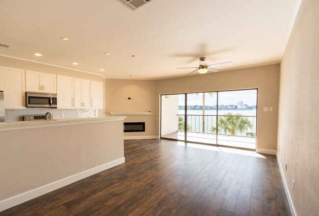 Building Photo - 401 Lakeside Ln
