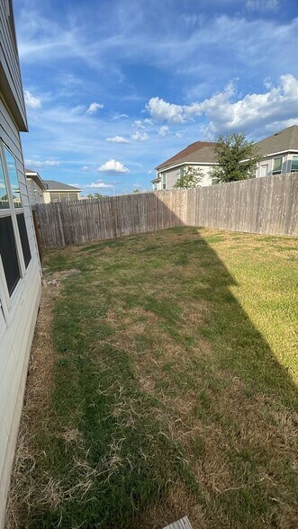 Building Photo - 331 Saddle Leaf