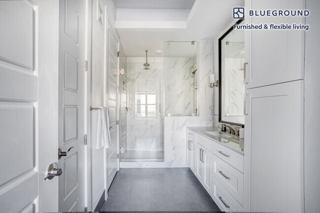 Building Photo - 10727 Domain Dr