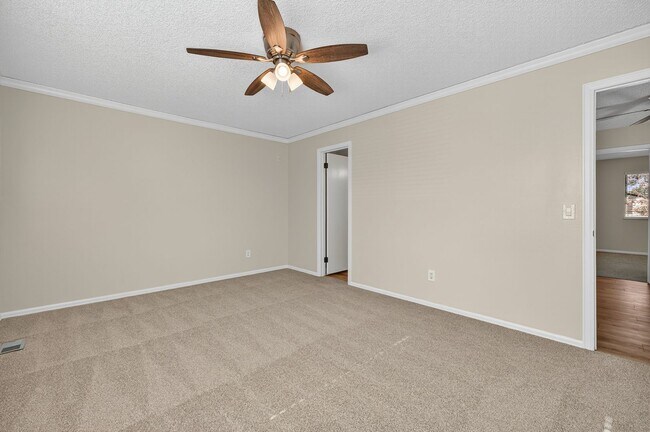 Building Photo - For Rent: Charming 4-Bedroom Tri-Level in ...