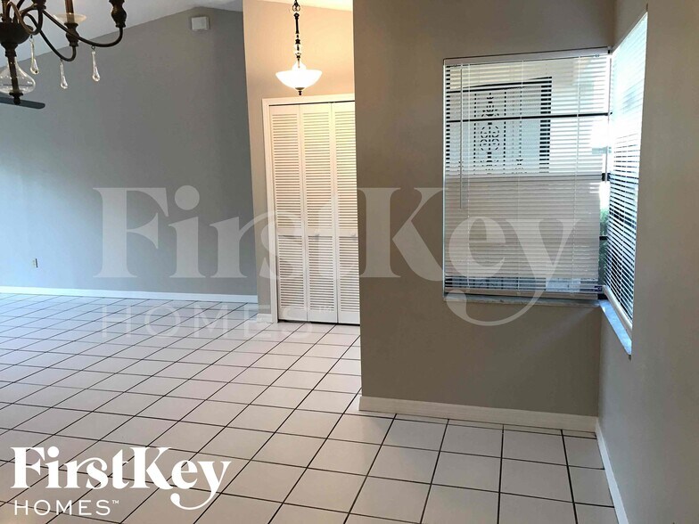 Building Photo - 1771 Gatewood Dr