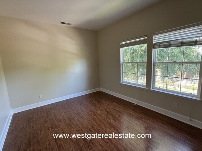 Building Photo - 415 Matteri Cir