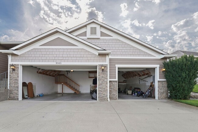 Building Photo - Beautiful 3 bedroom 2 bath Home On The Pla...