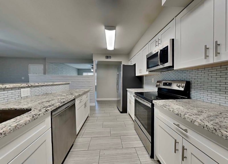 Building Photo - 1024 E Alameda Dr