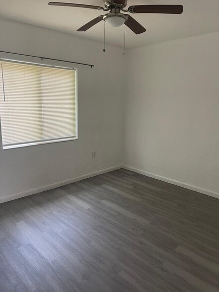 Building Photo - 11301 Peachtree Dr
