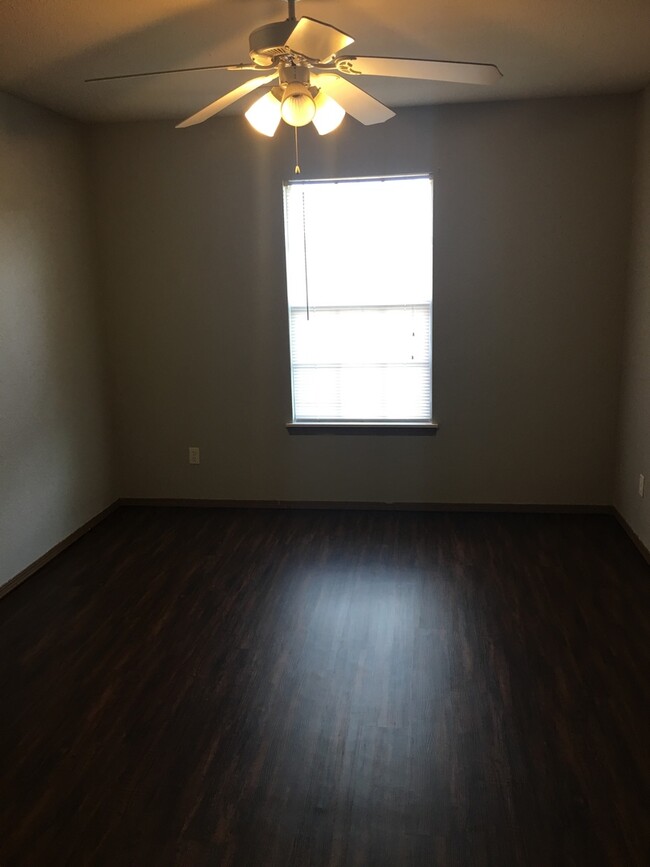 Building Photo - 1095 Grinnel Cir
