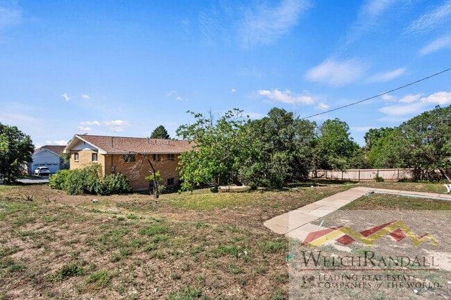 Building Photo - Elegant Layton Home Offering Space, Style,...