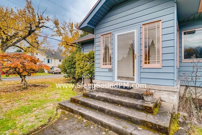 Building Photo - 3705 NE 72nd Ave