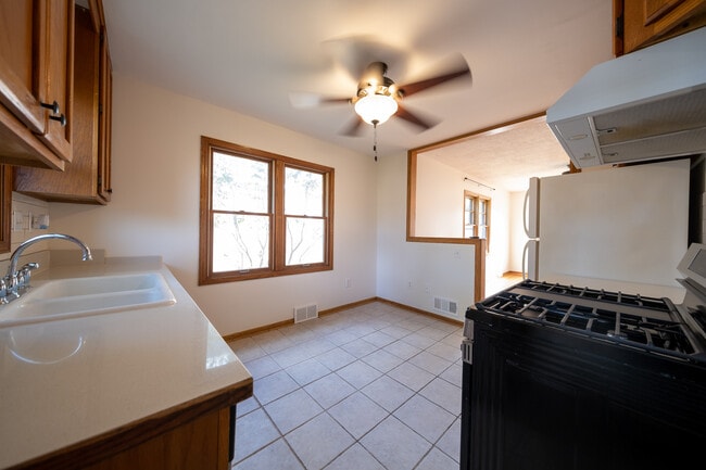 Building Photo - 3950 Hubbard Ave N