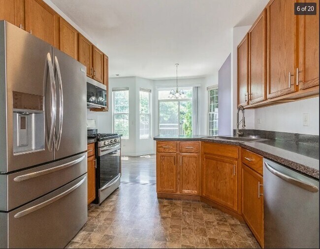Building Photo - 4924 Montauk Dr