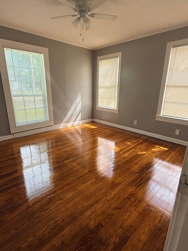 Building Photo - 2 Bedroom 1 Bathroom house In the Highland Historic District area