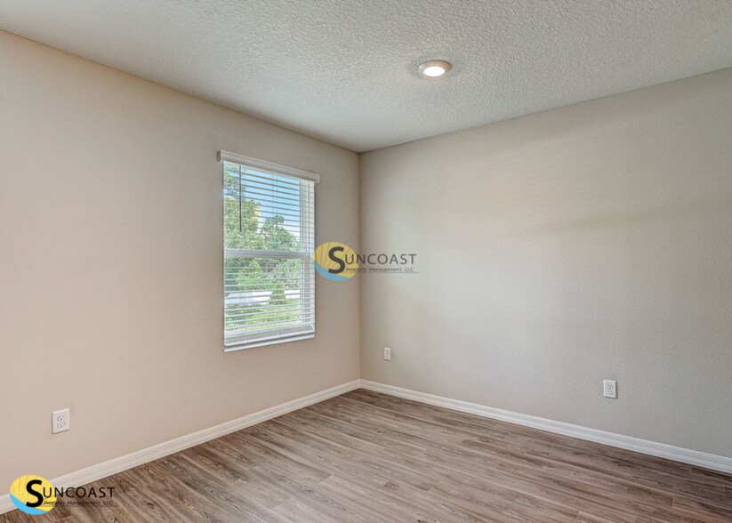 Building Photo - 9564 Hood Rd
