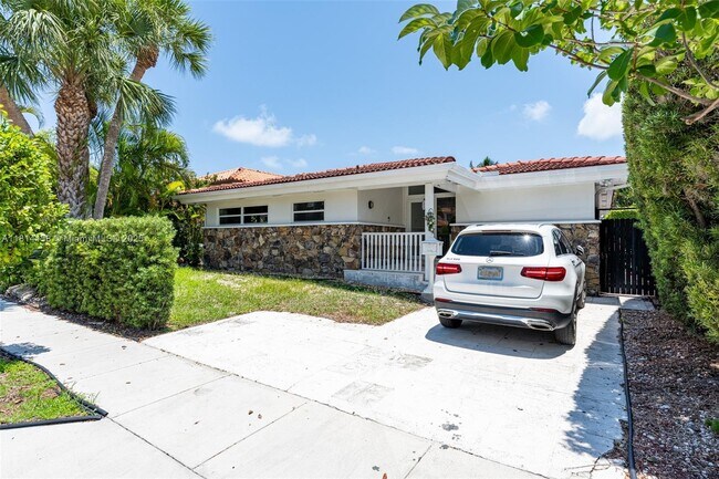 Building Photo - 1430 Stillwater Dr