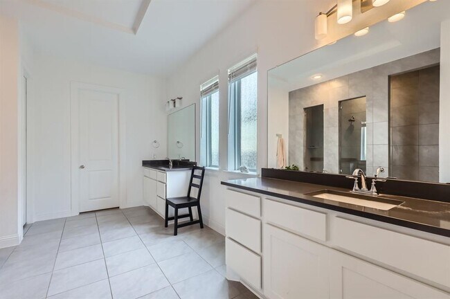 Building Photo - 542 Round Vly Trl