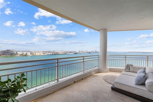 Building Photo - 848 Brickell Key Dr