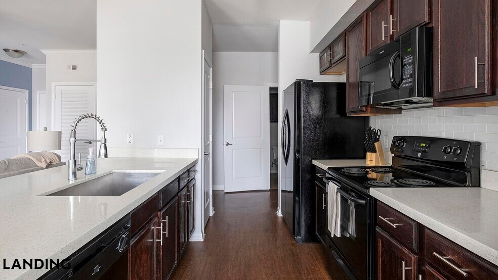 Building Photo - 14807 Woodland Hills Dr
