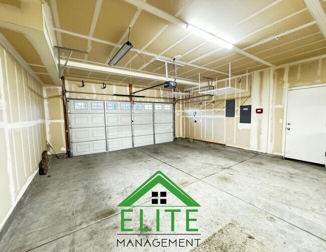 Building Photo - 2104 Westmeath Way