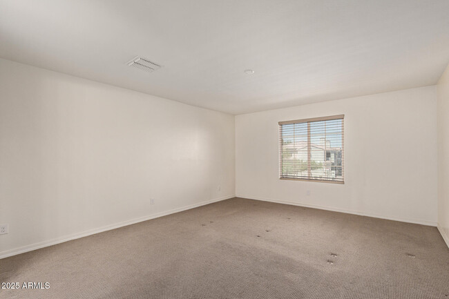 Building Photo - 905 S Canal Dr