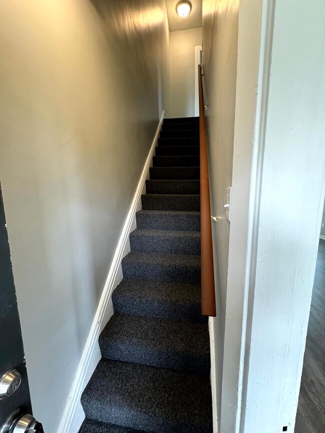 Building Photo - Lovely Two Bedroom Townhome with Fenced Yard